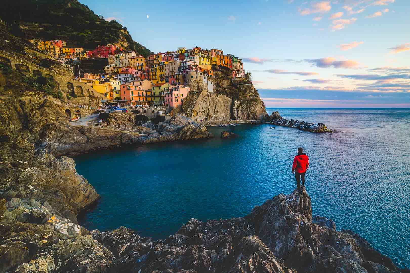 watching the village of manarola from the cliffs