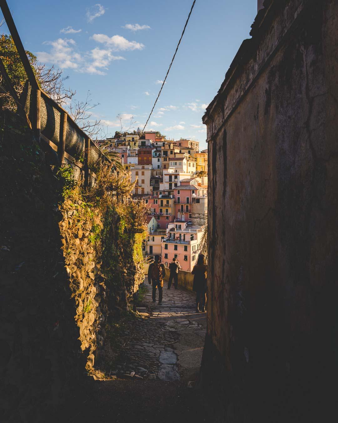 going down to the main viewpoint over manarola