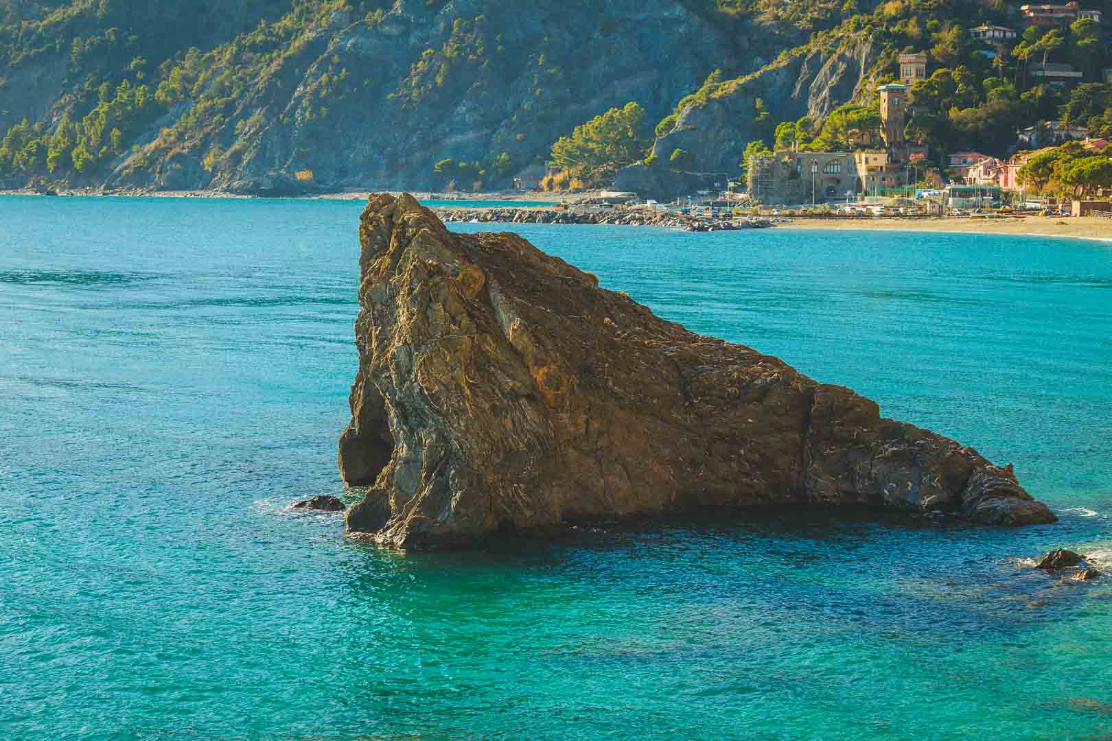 rock in the sea in monterosso