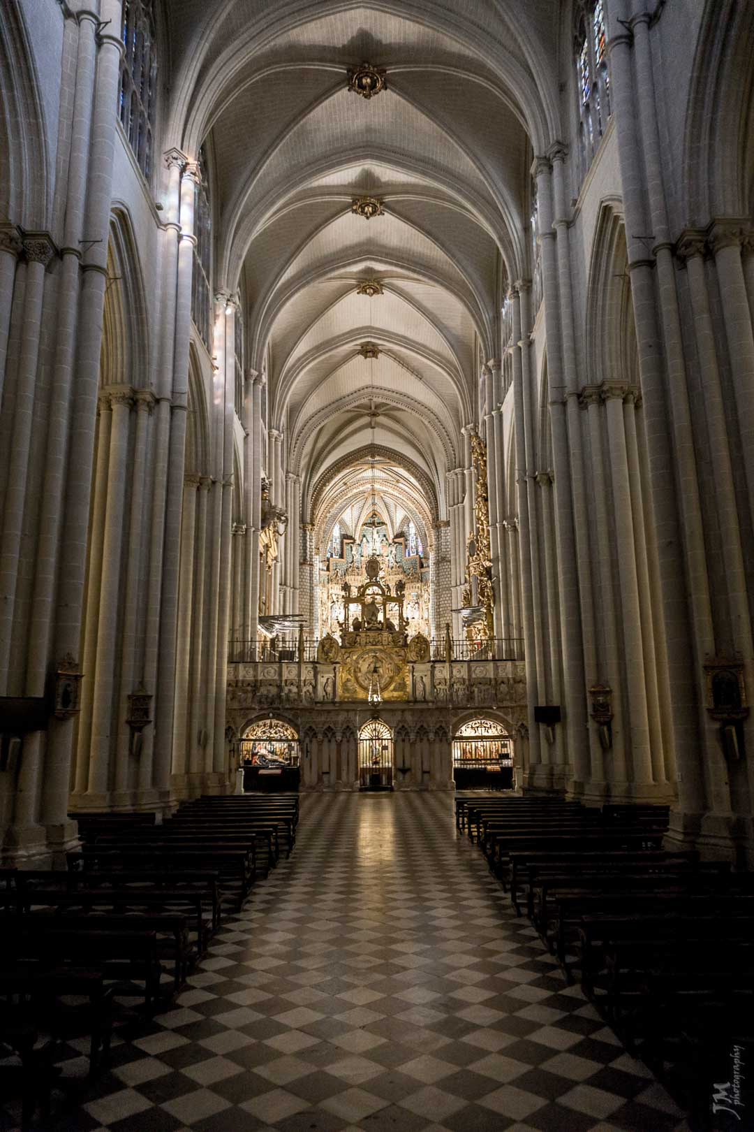 nave of the toledo cathedral with high ceiling