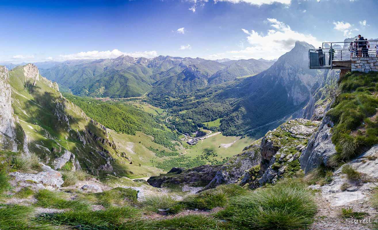 panoramic view from the top of the fuente de cable car