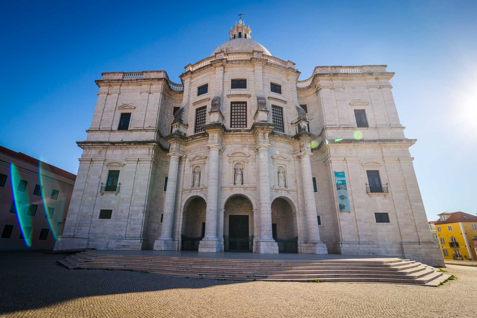 the panteao nacional from the front