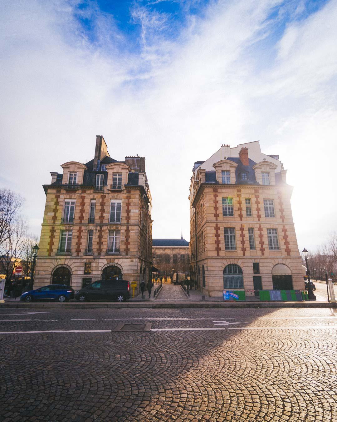 entrance of place dauphine