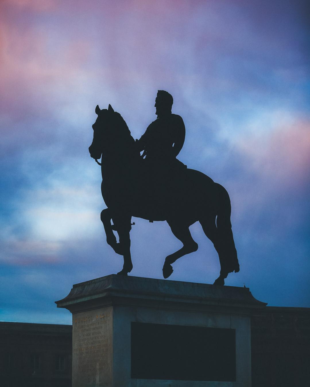 statue henri iv in place dauphine