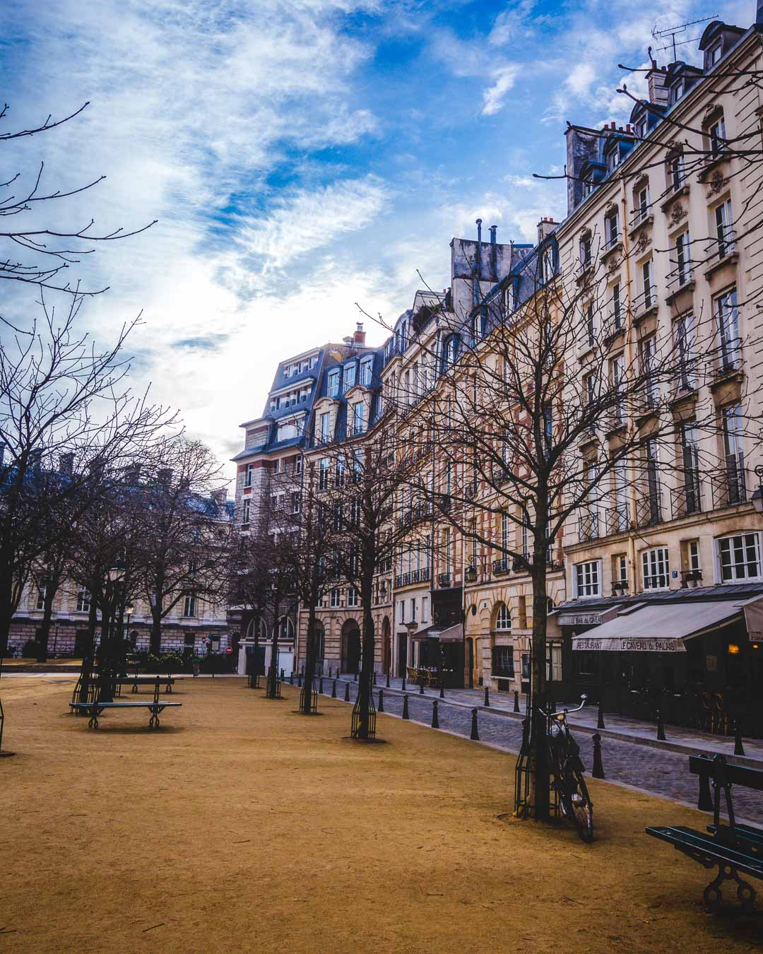 the buildings of place dauphine