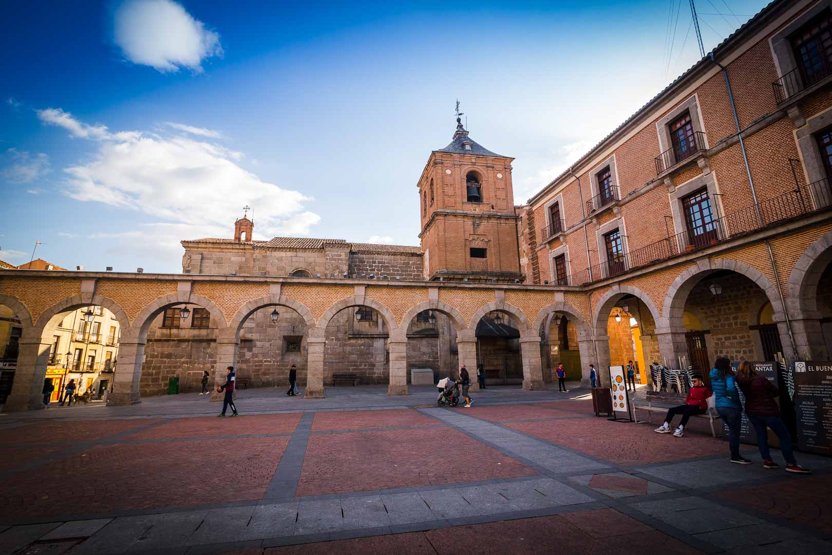 plaza mercado chico avila spain