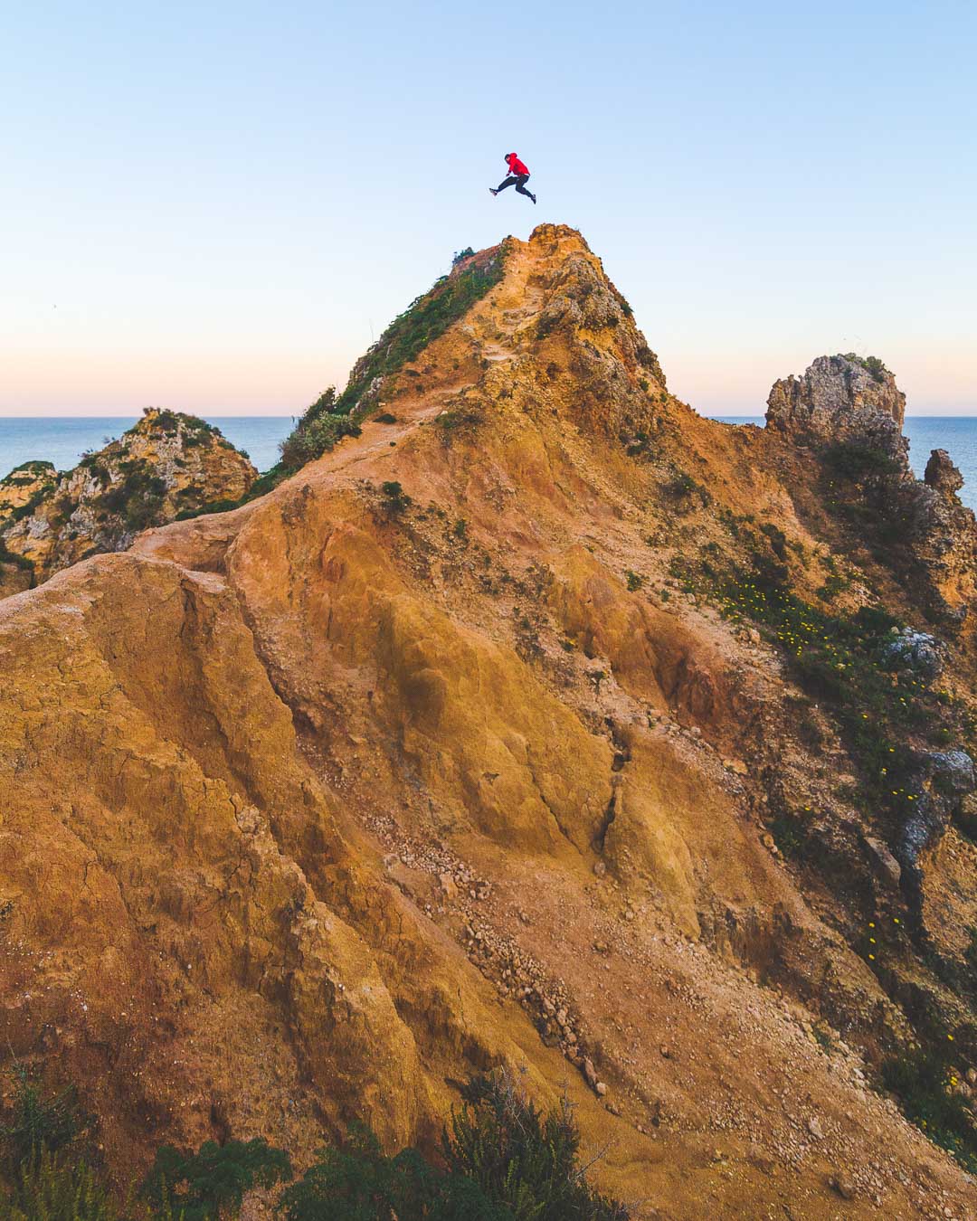 jumping in ponta da piedade
