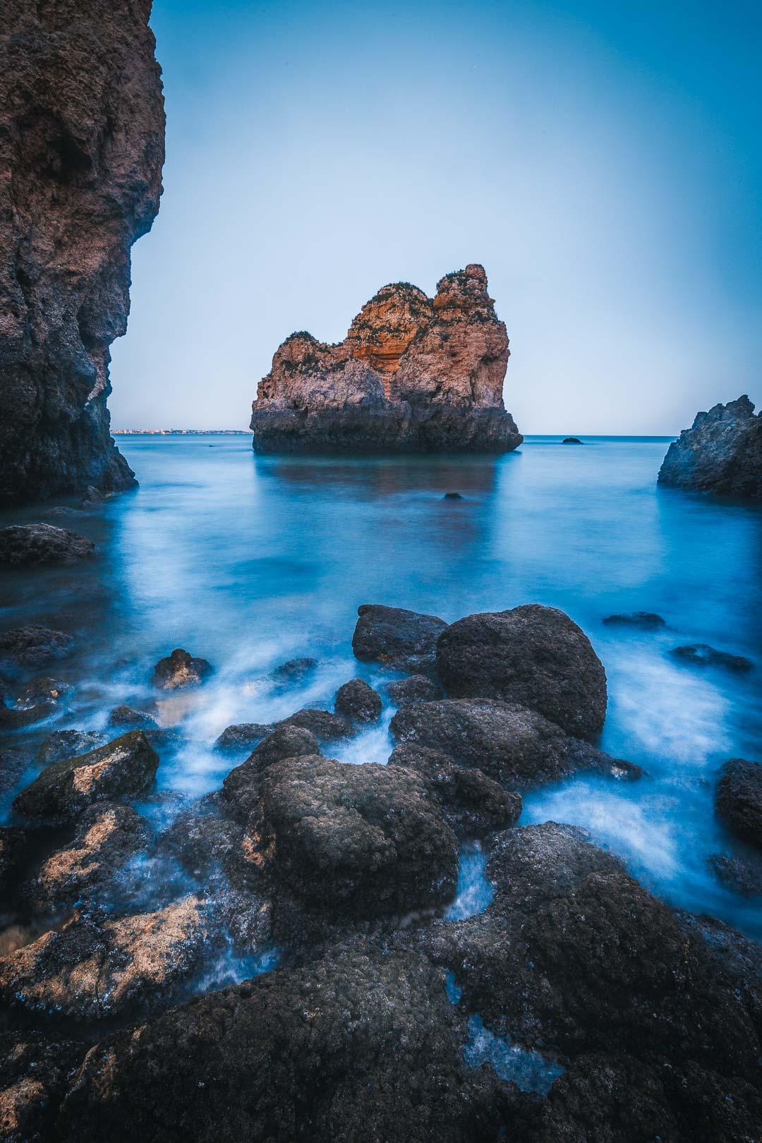 the rock formation of ponta da piedade from below