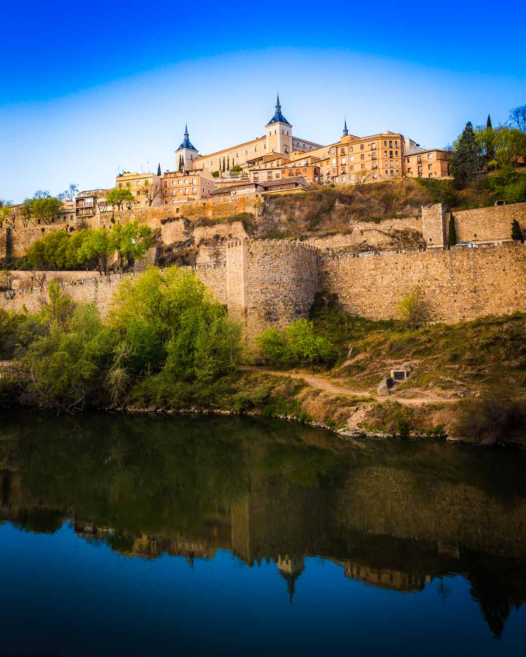 el alcazar de toledo seen from across the river