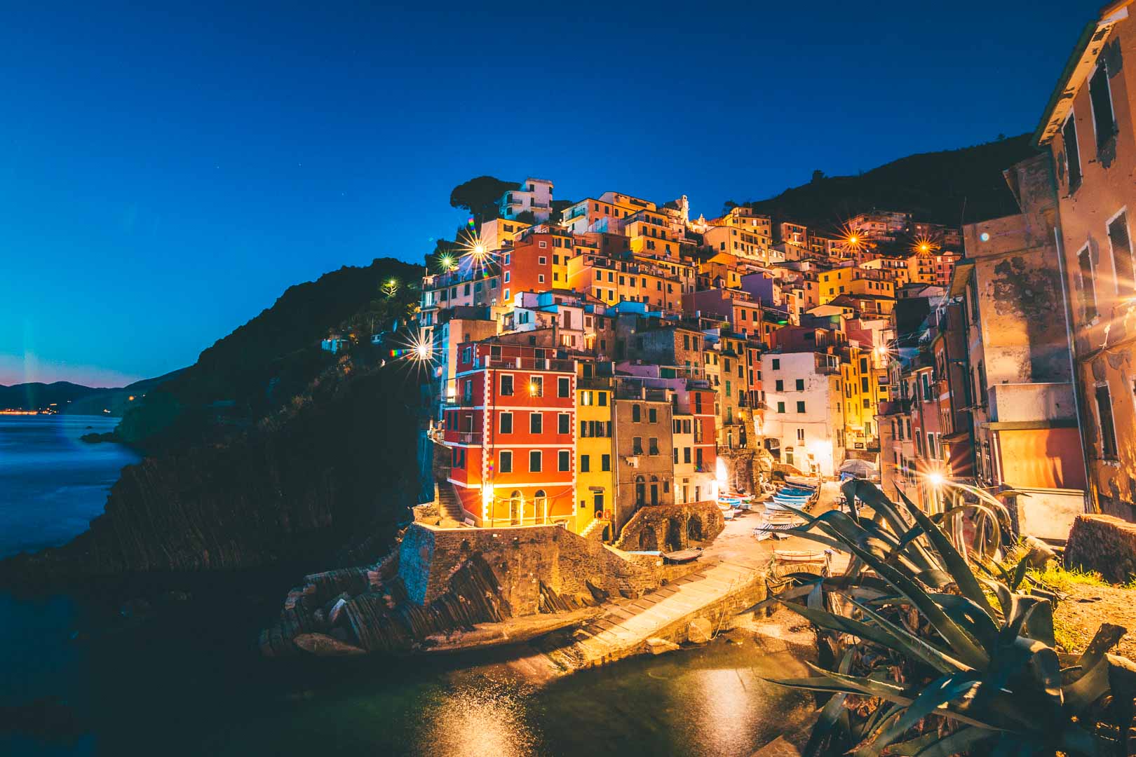 riomaggiore cinque terre italy at night