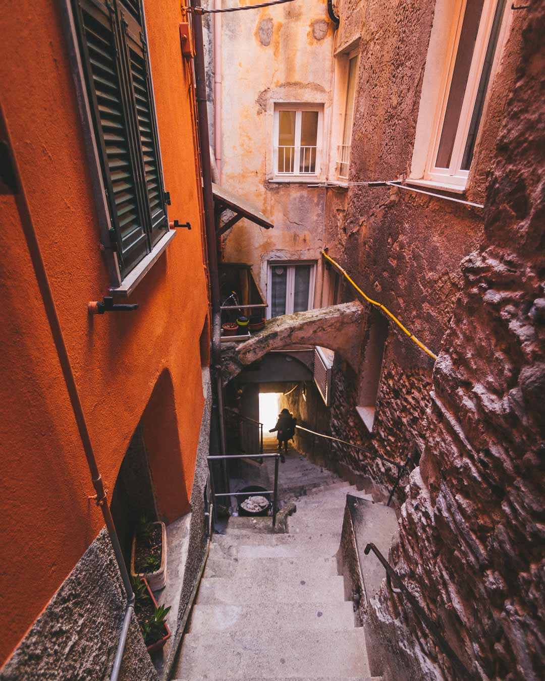 going down to the harbor in riomaggiore