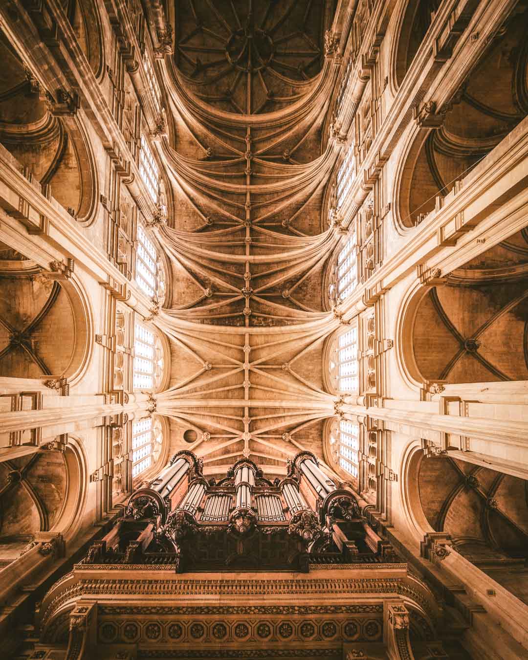 pipe organ and ceiling of eglise saint eustache