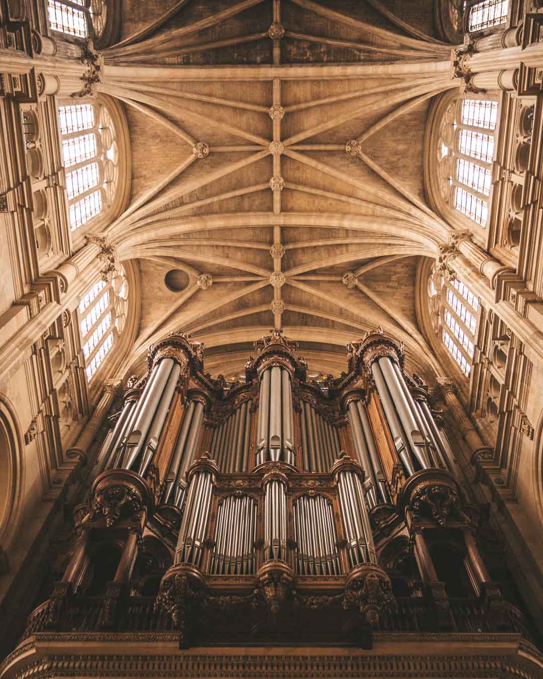 the pipe organ of church saint eustache