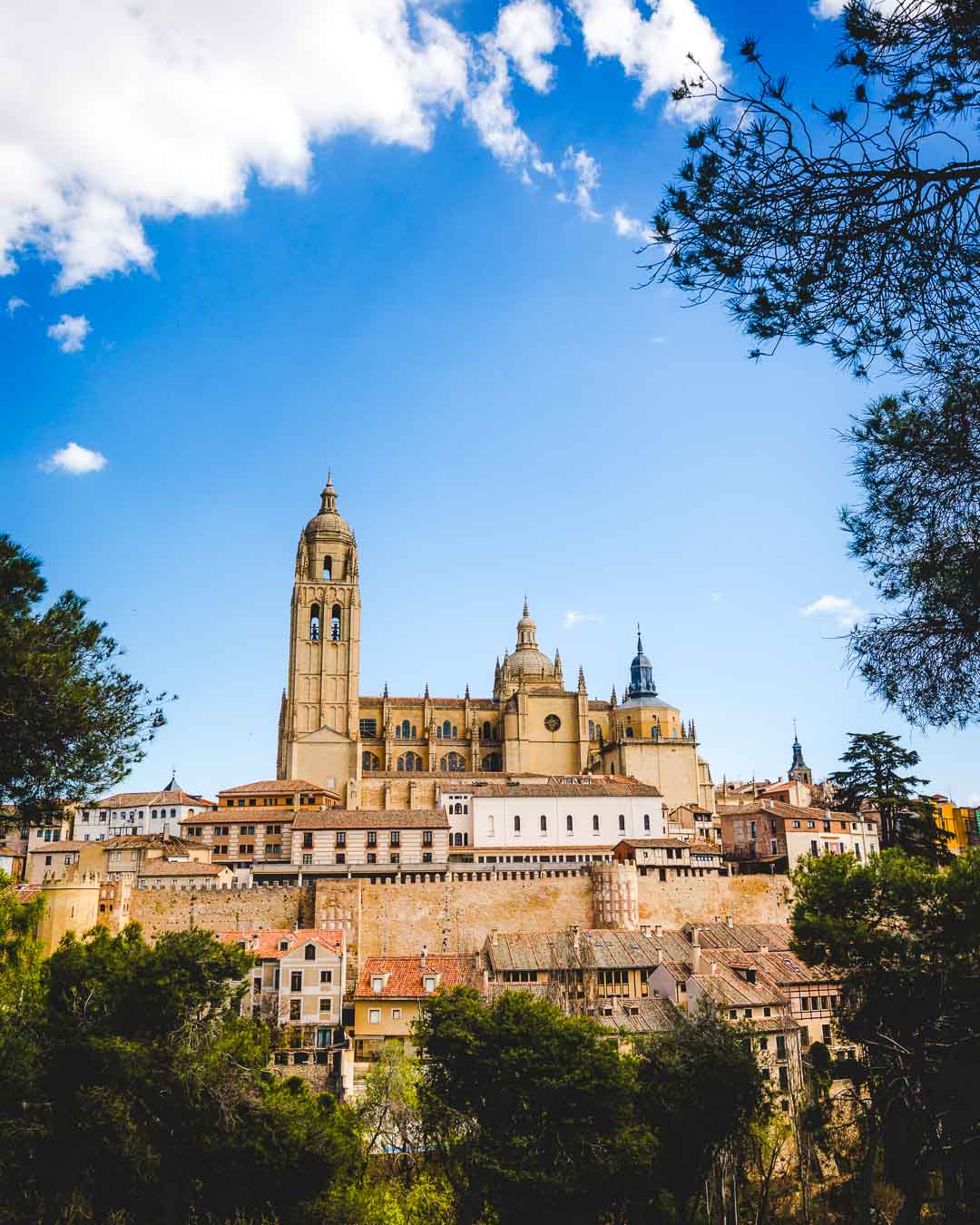 side view of the catedral de segovia spain