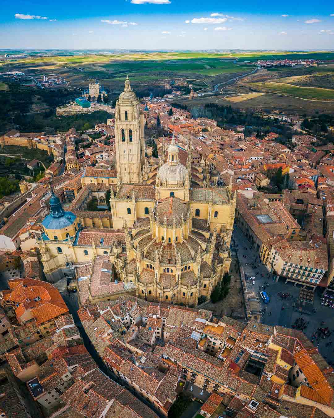 catedral de segovia from the sky
