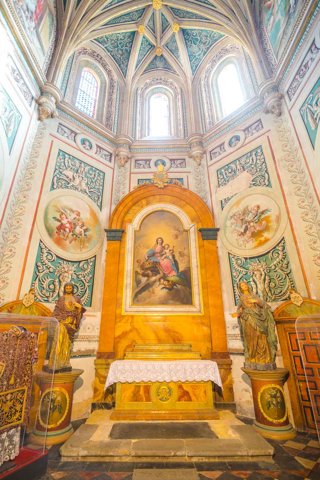 one of the chapels in the catedral de segovia