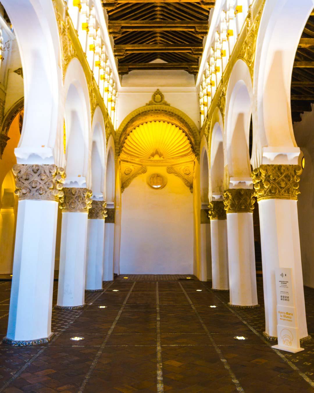 inside the sinagoga toledo