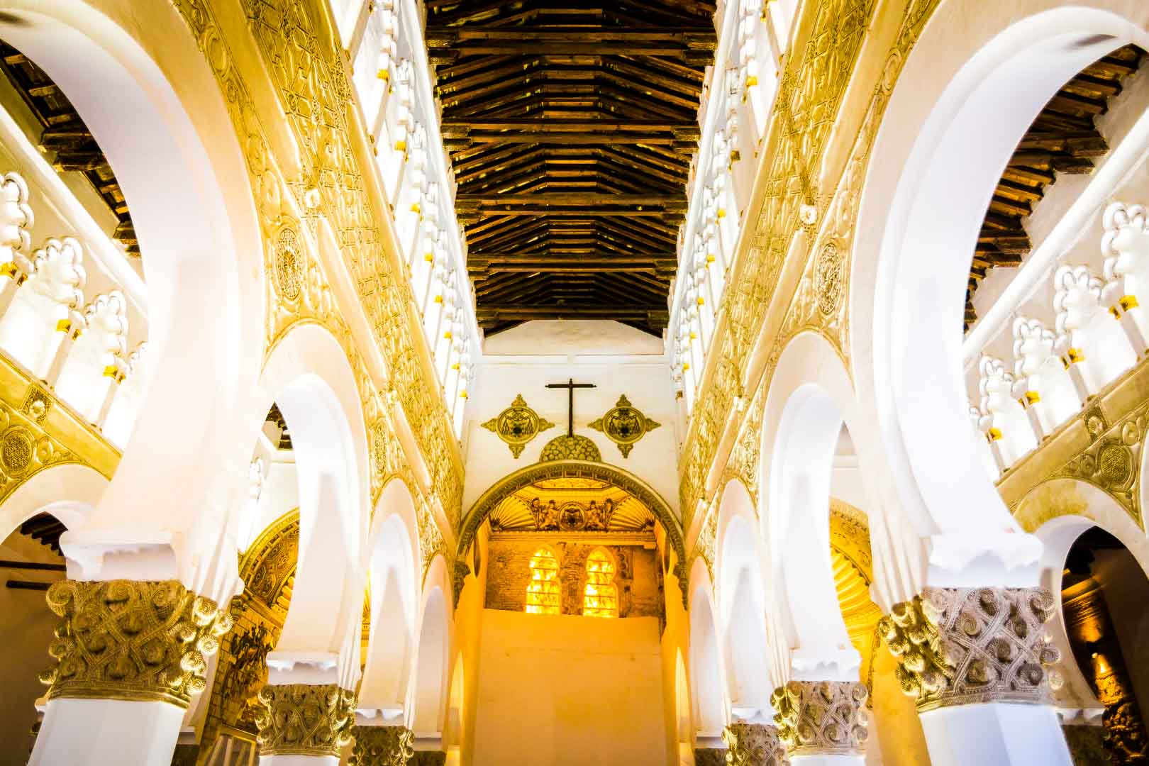 main hall with the cross inside the synagogue toledo