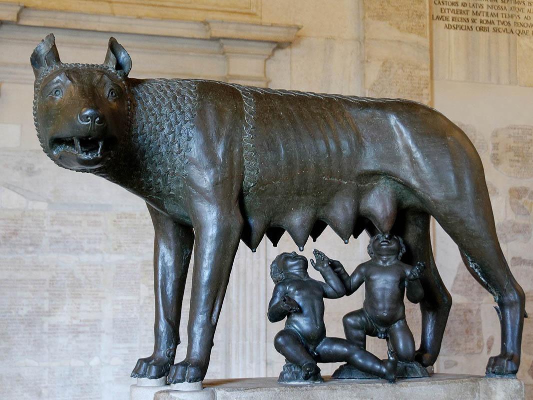 statue of romulus and remus with the she wolf