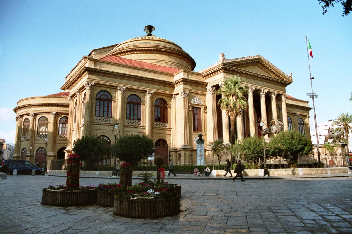 teatro massimo vittorio emanuele in palermo sicily italy