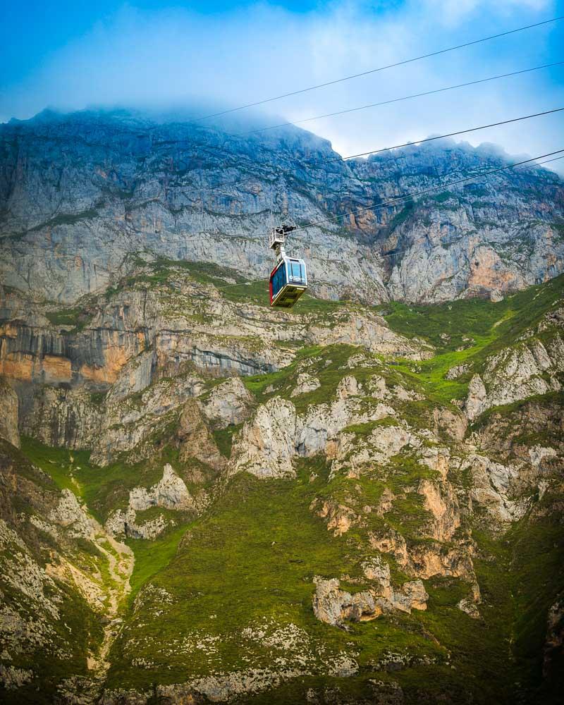 going up the cable car mirador