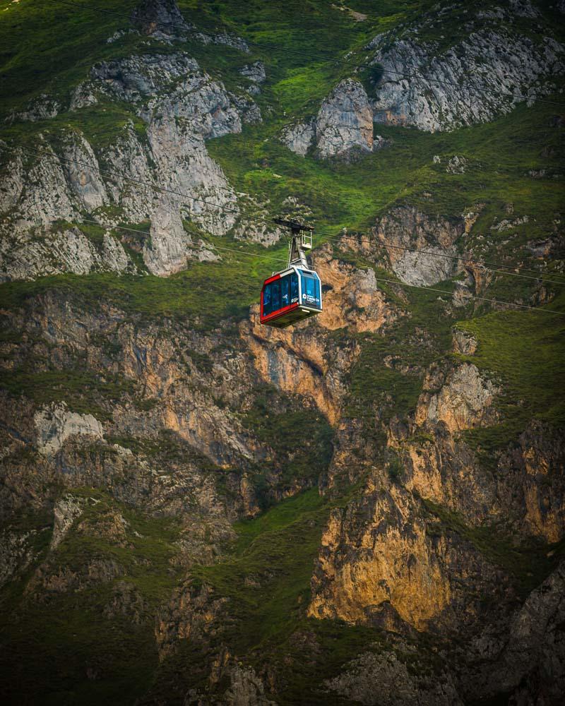 the small cable car with 20 people