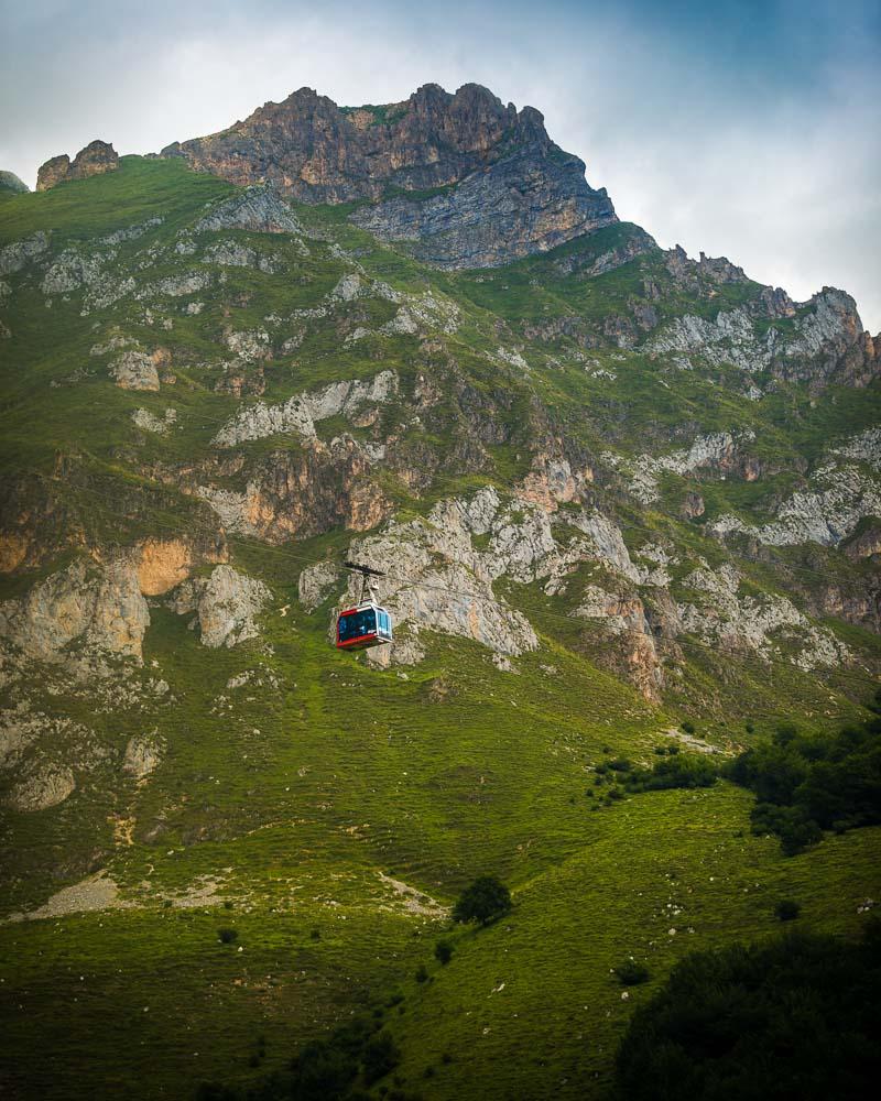 best way to go up the mountain with the cable car