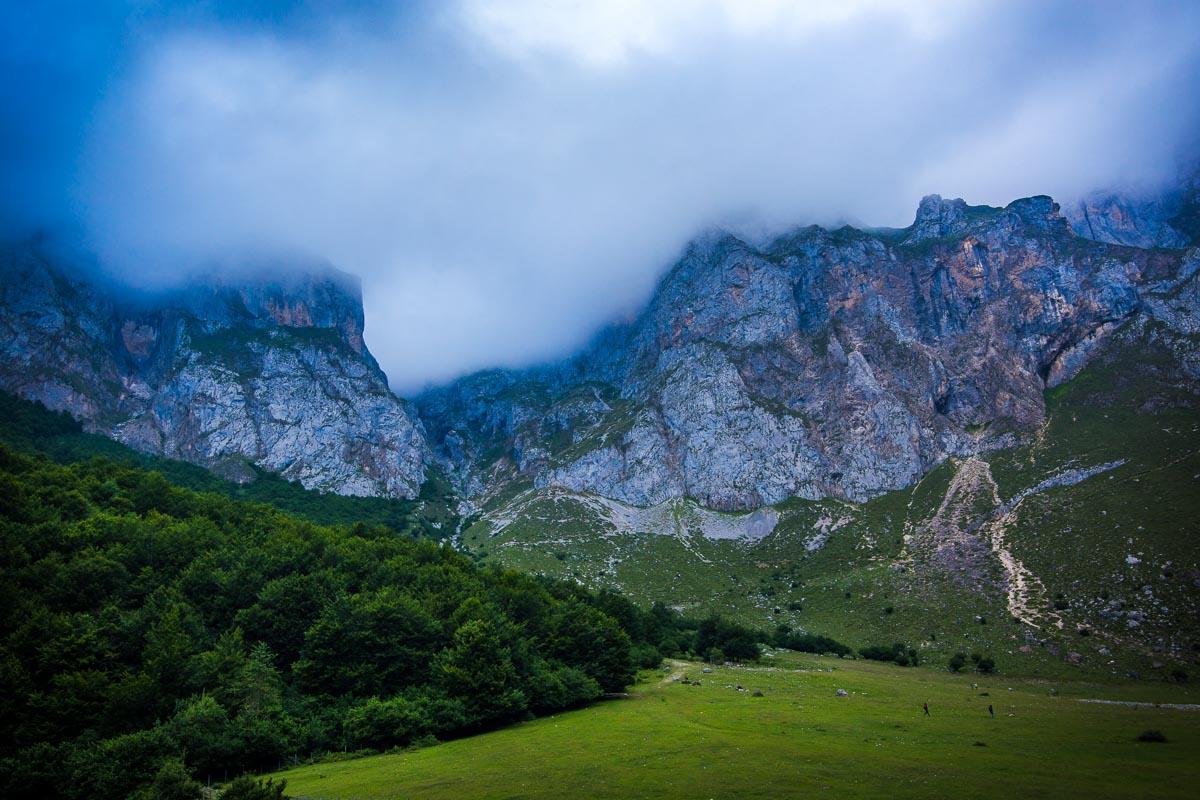 moody weather in fuente de