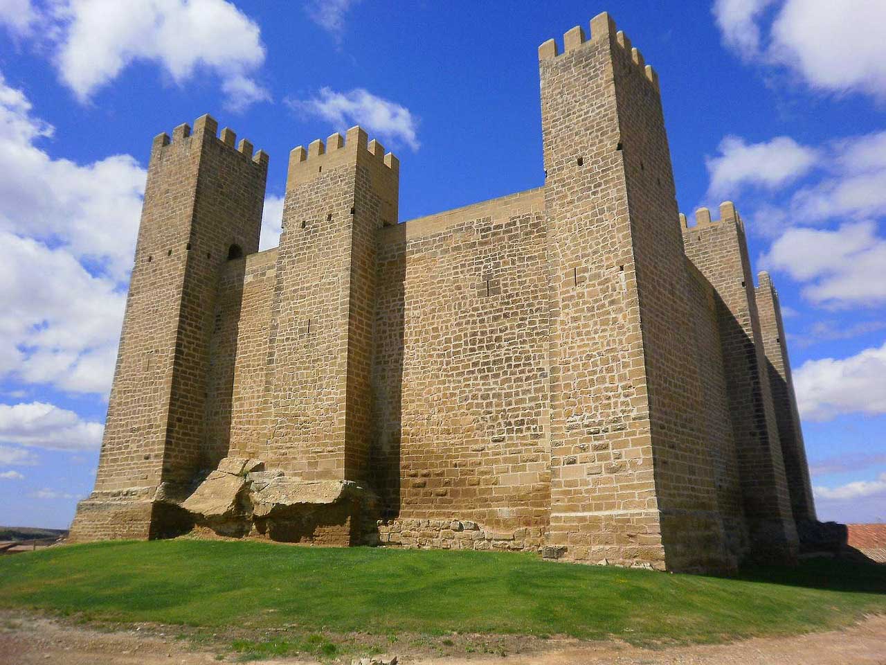 the castle of zaragoza