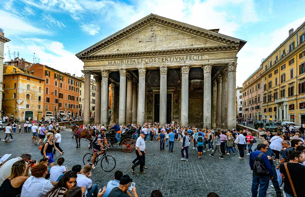 the pantheon in rome italy