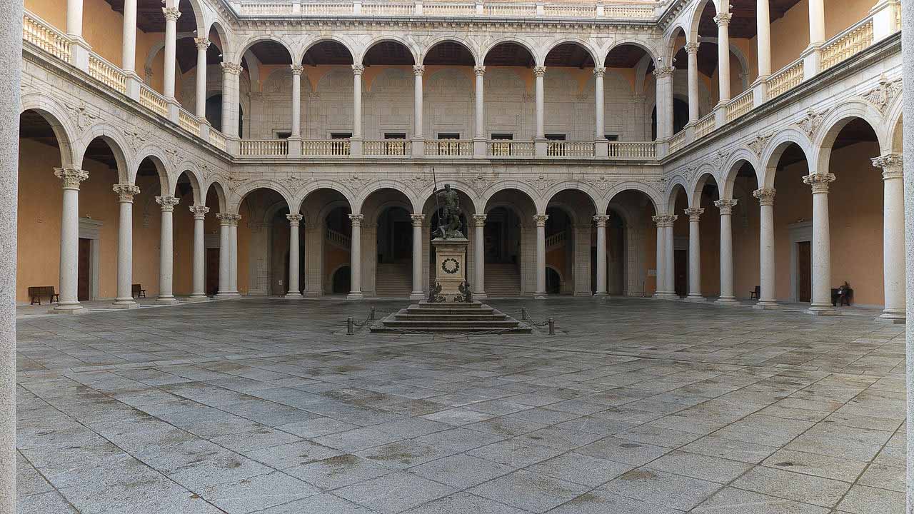 the patio in the alcazar toledo