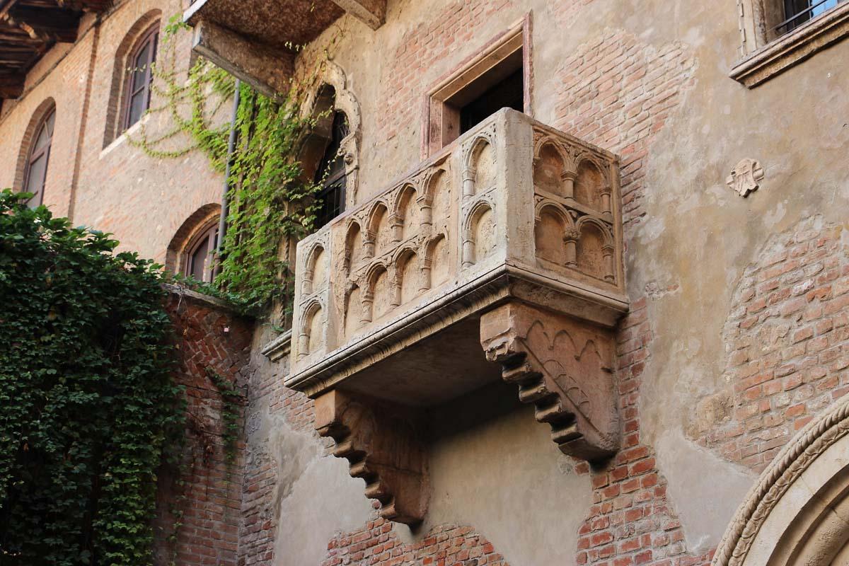 the romeo and juliet balcony in verona