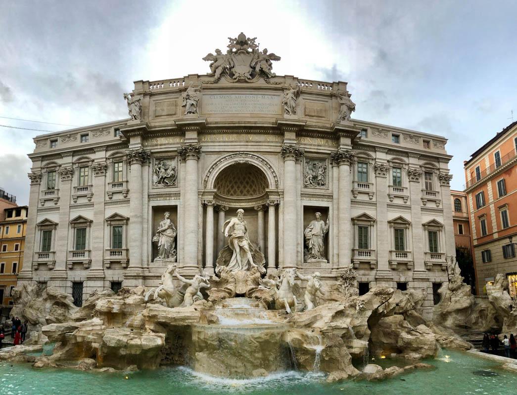 the trevi fountain in rome italy