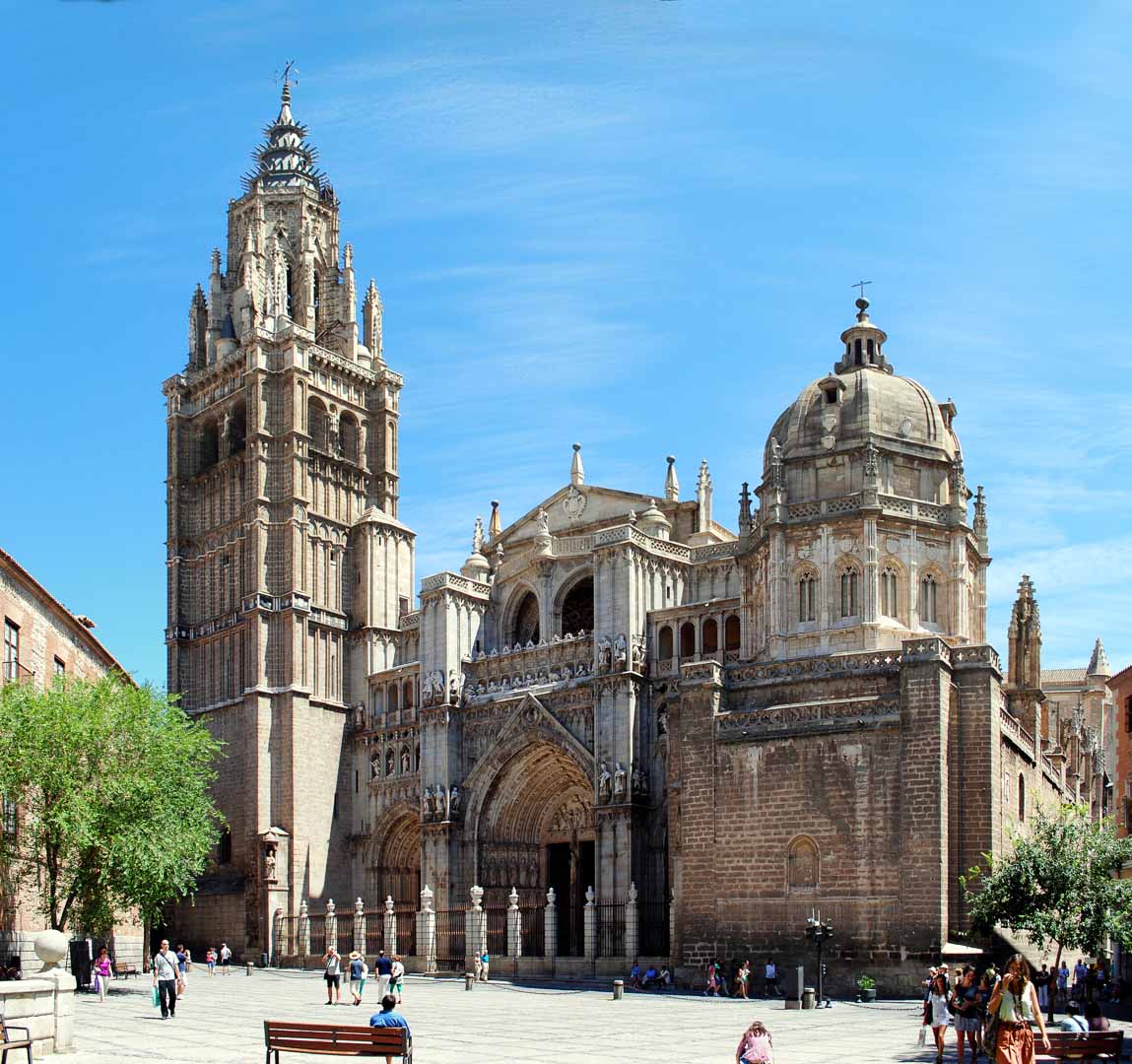 toledo cathedral from plaza del ayuntamiento