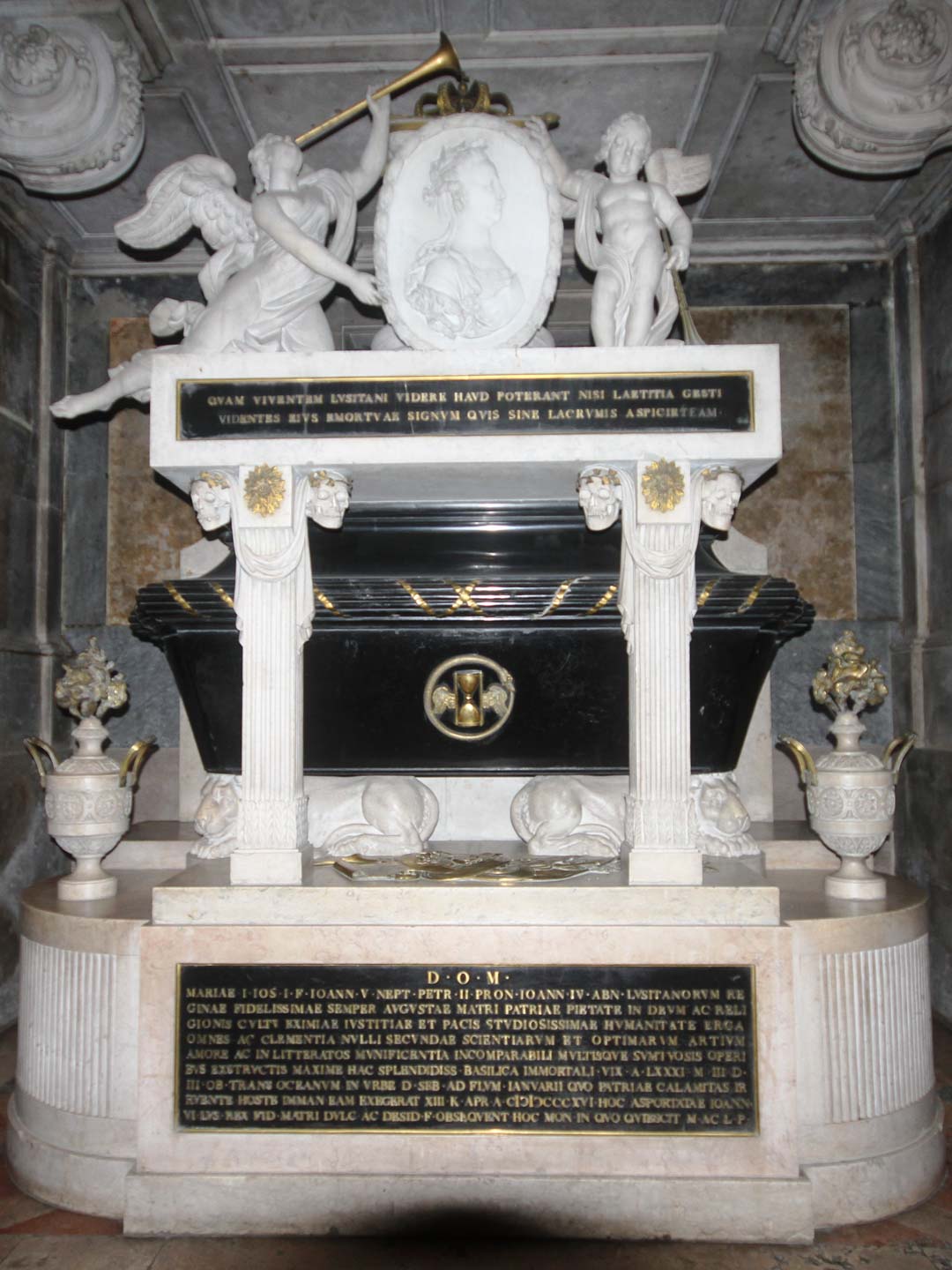 tomb of queen maria of portugal