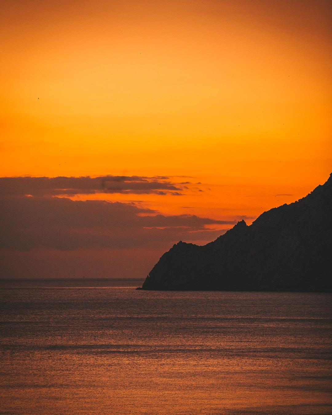 the cliffs next to vernazza