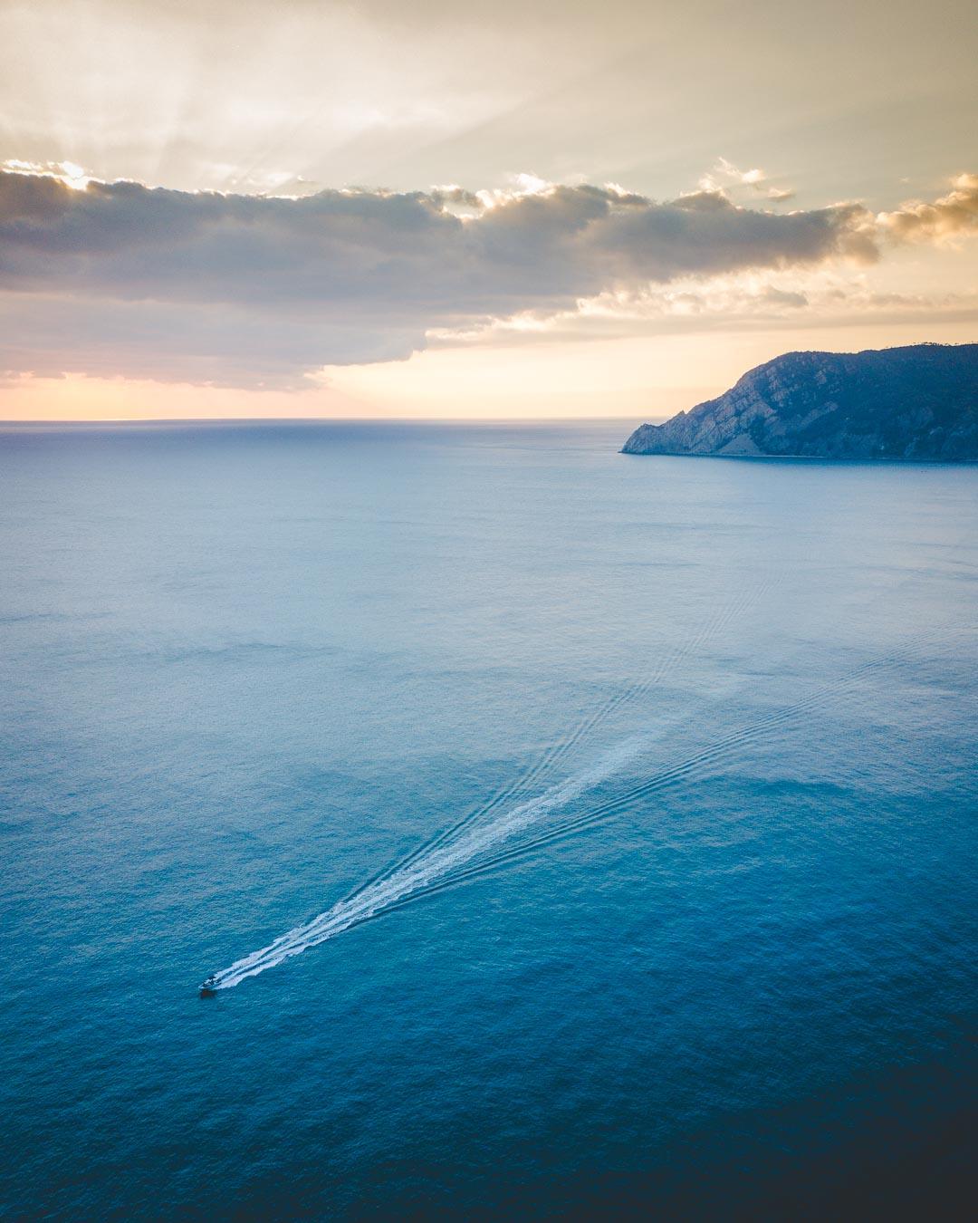 boat in vernazza