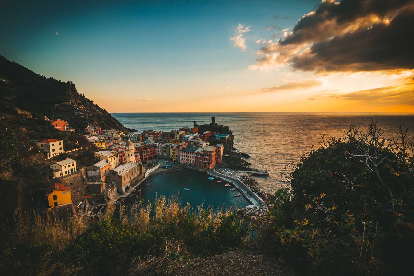 sunset from viewpoint over vernazza