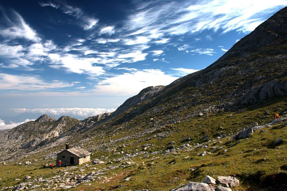 view from the mirador de ordiales on the rutas picos de europa