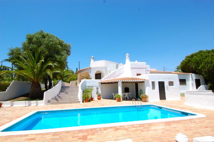 villa gatao is an incredible villa in algarve with pool