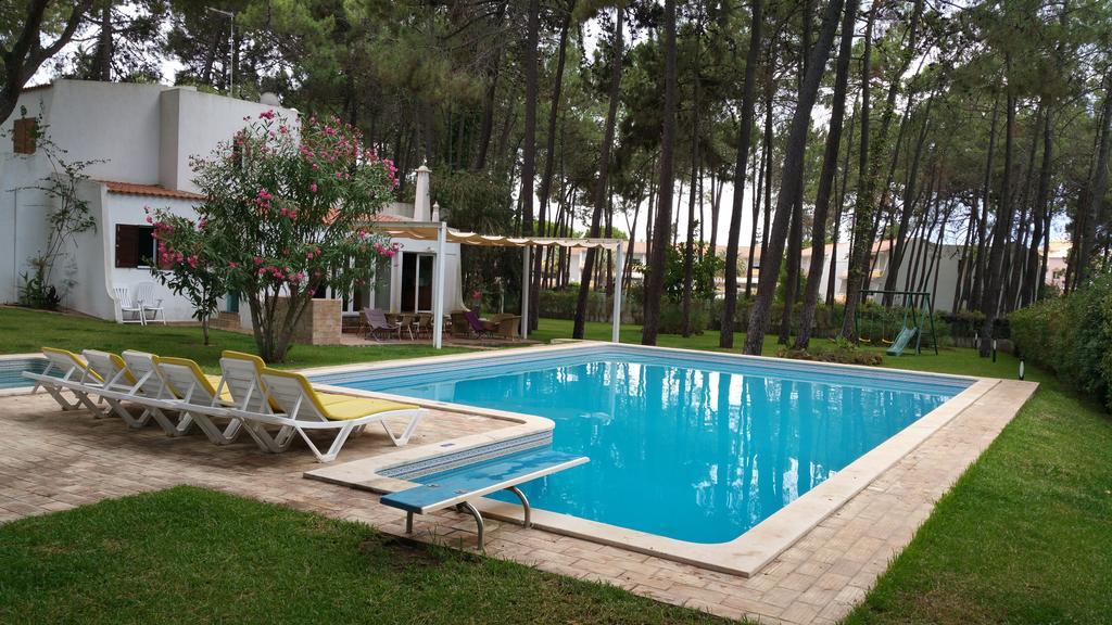 villapinheiros is a top villa in the algarve with private pool