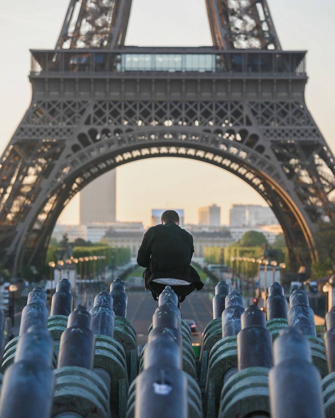 eiffel tower from above warsaw fountain