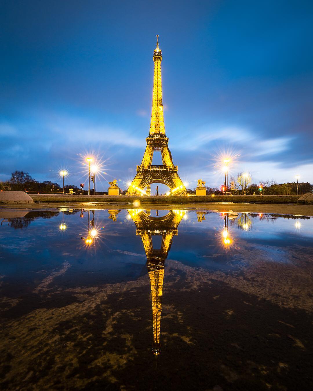 eiffel tower reflection from basin