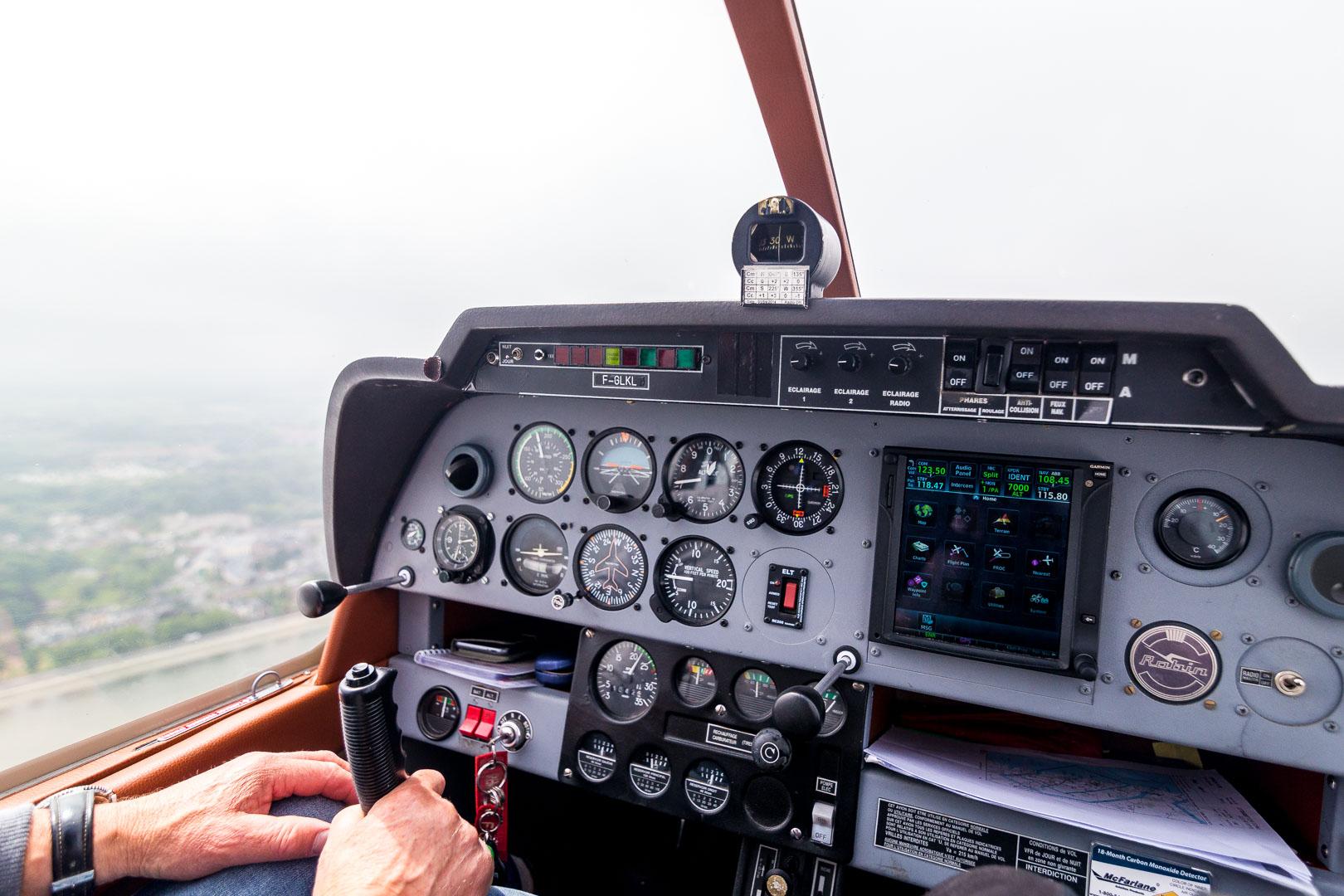 plane dashboard horizontal