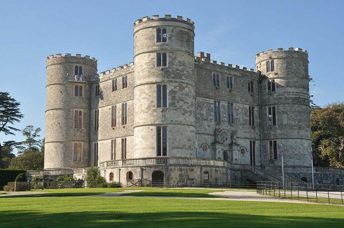 lulworth castle in dorset