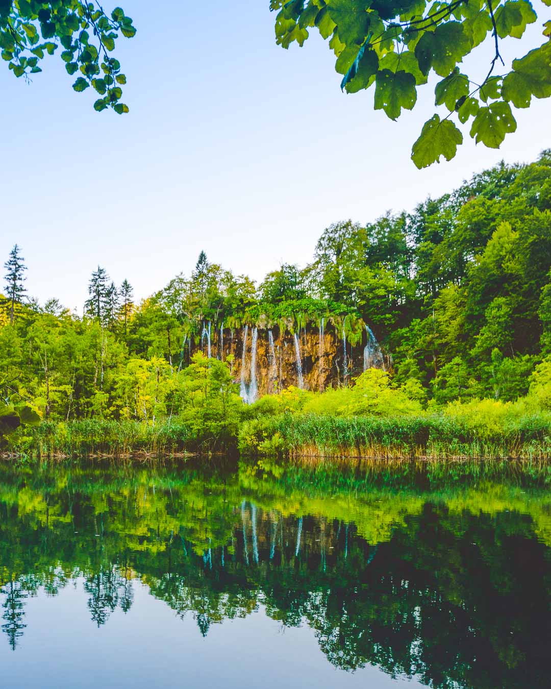 waterfall reflection in plitvice