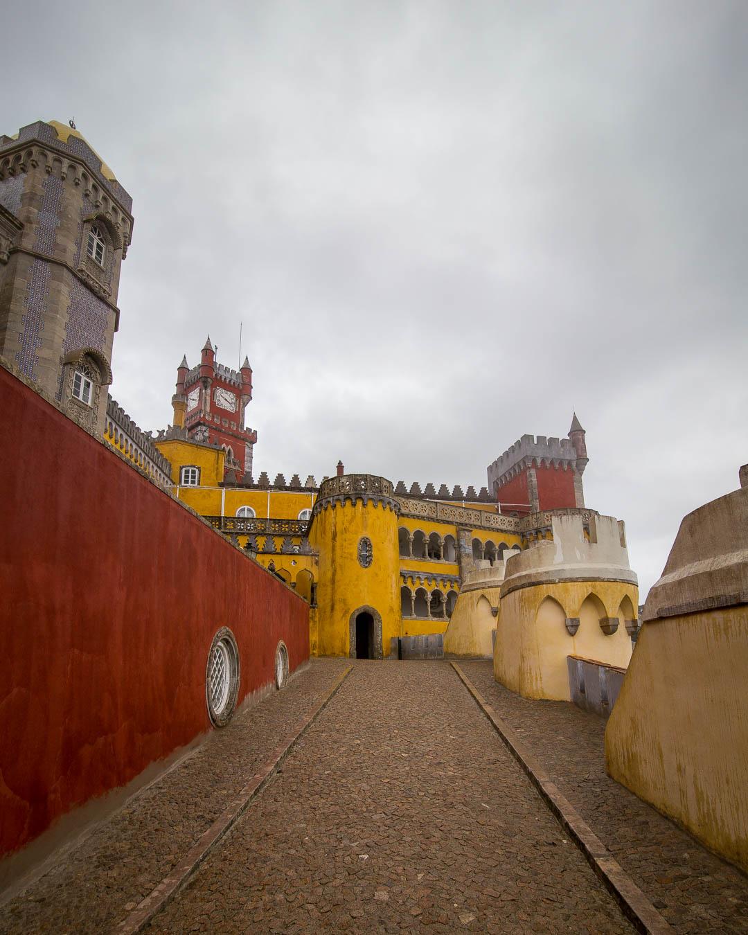 going up to palacio da pena