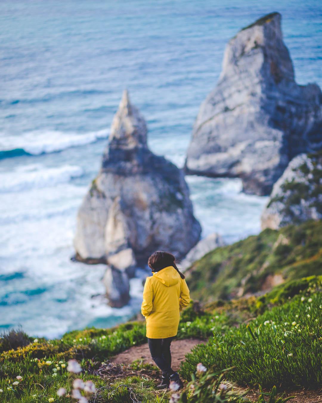 nesrine strolling above praia da ursa