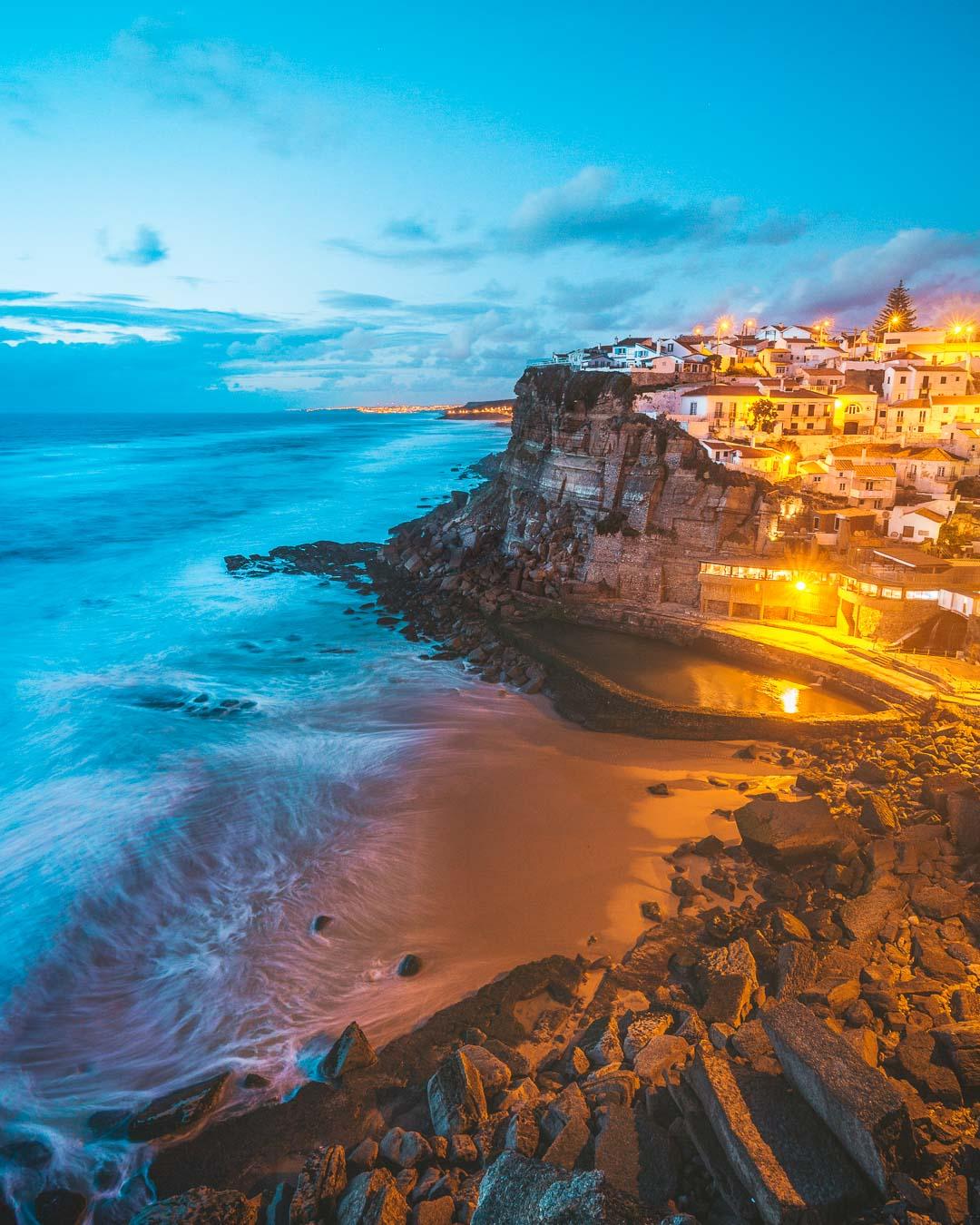 azenhas do mar by night