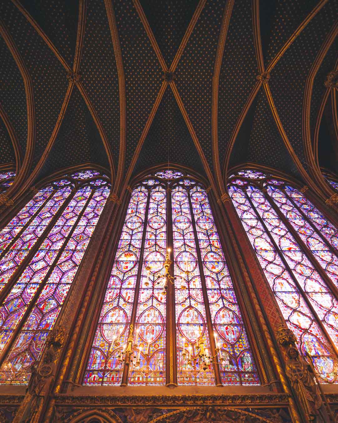 stained glass windows in the sainte chapelle de paris